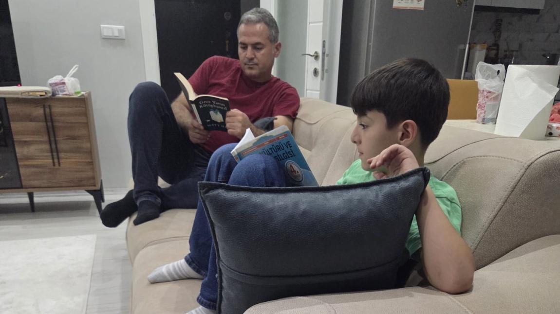 “Ailemle Kitap Saati: Okuyoruz, Paylaşıyoruz, Büyüyoruz!”  ️ 